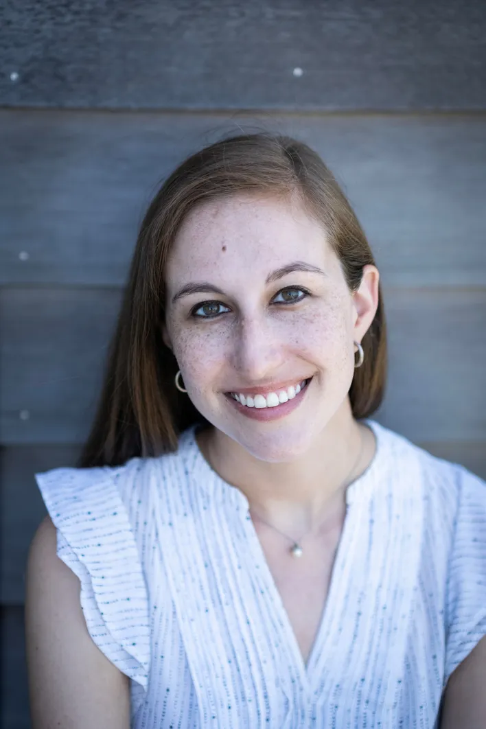 Alex Wolfe_headshot - Alexandra Wolfe.jpg