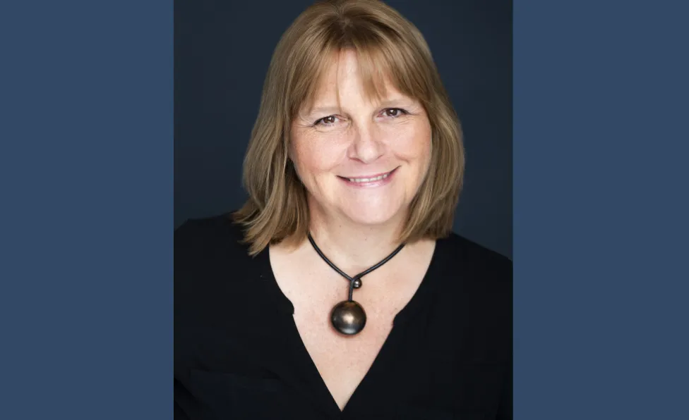 Caroline (400 x 400 px) (976 x 596 px).png