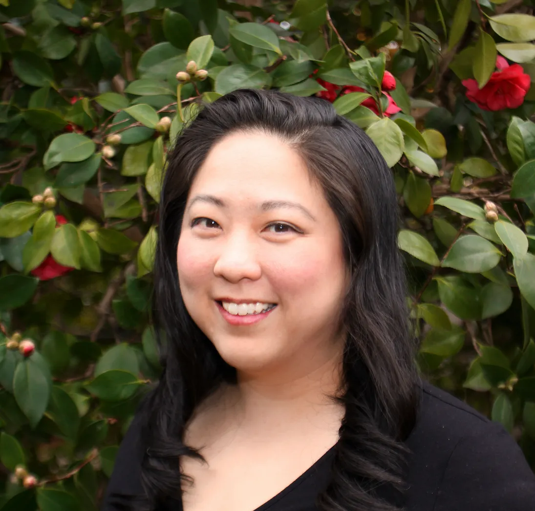 EmilyJiang-AuthorPhoto-Cropped.jpg