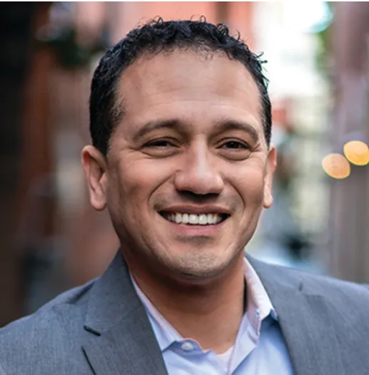 Ernesto Cisneros socal.png