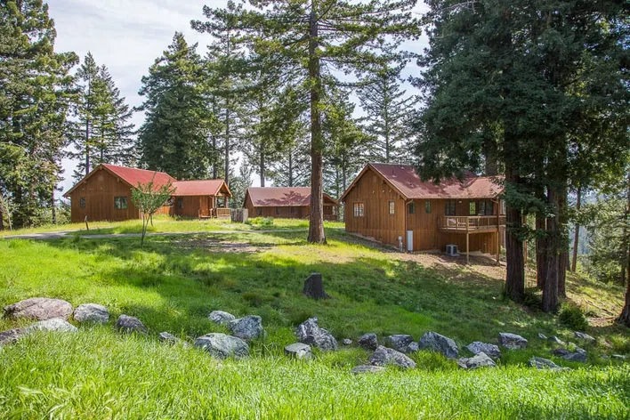 RL_cabins_exterior.jpg