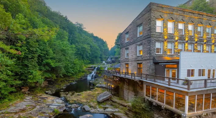 The Ledges Hotel.png