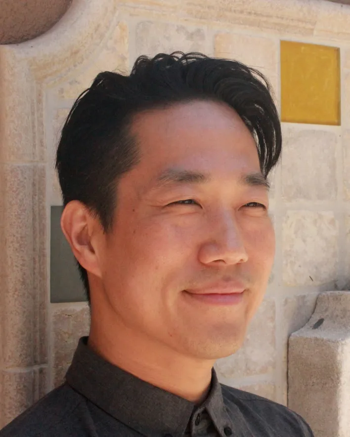 headshot_2018_v01_Kenard Pak.jpg