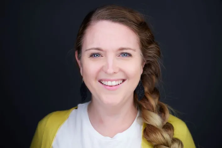 sarah-mcdavis-headshot-r1lyvts9nvubfptrsxyl8qdpvnm1y7z0otmqefhips.jpg