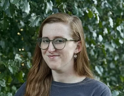 zoiekonneker headshot 1.jpg